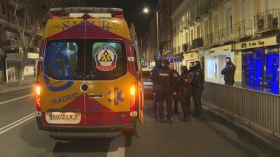 Apuñalados dos hermanos tras una reyerta nocturna en la calle de Alcalá