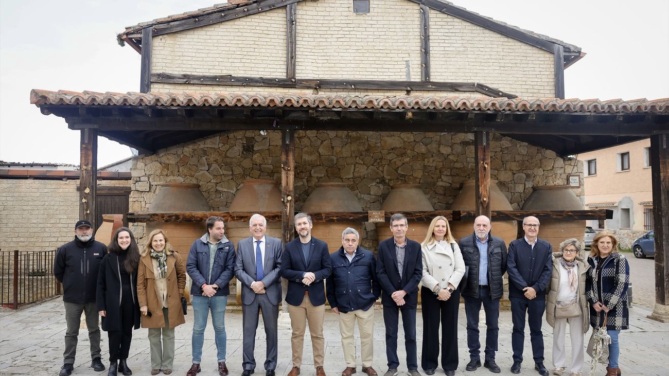 La Comunidad de Madrid entrega las primeras viviendas rurales, de las 151 diseñadas para pequeños municipios