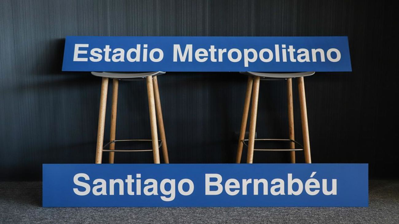 Placas de Metro del Bernabéu y del Metropolitano