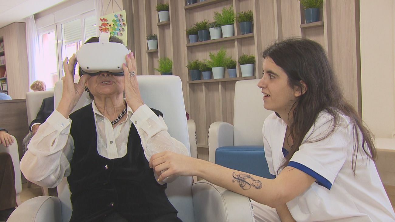 Una residencia de El Escorial 'teletransporta' a los mayores gracias a la realidad virtual