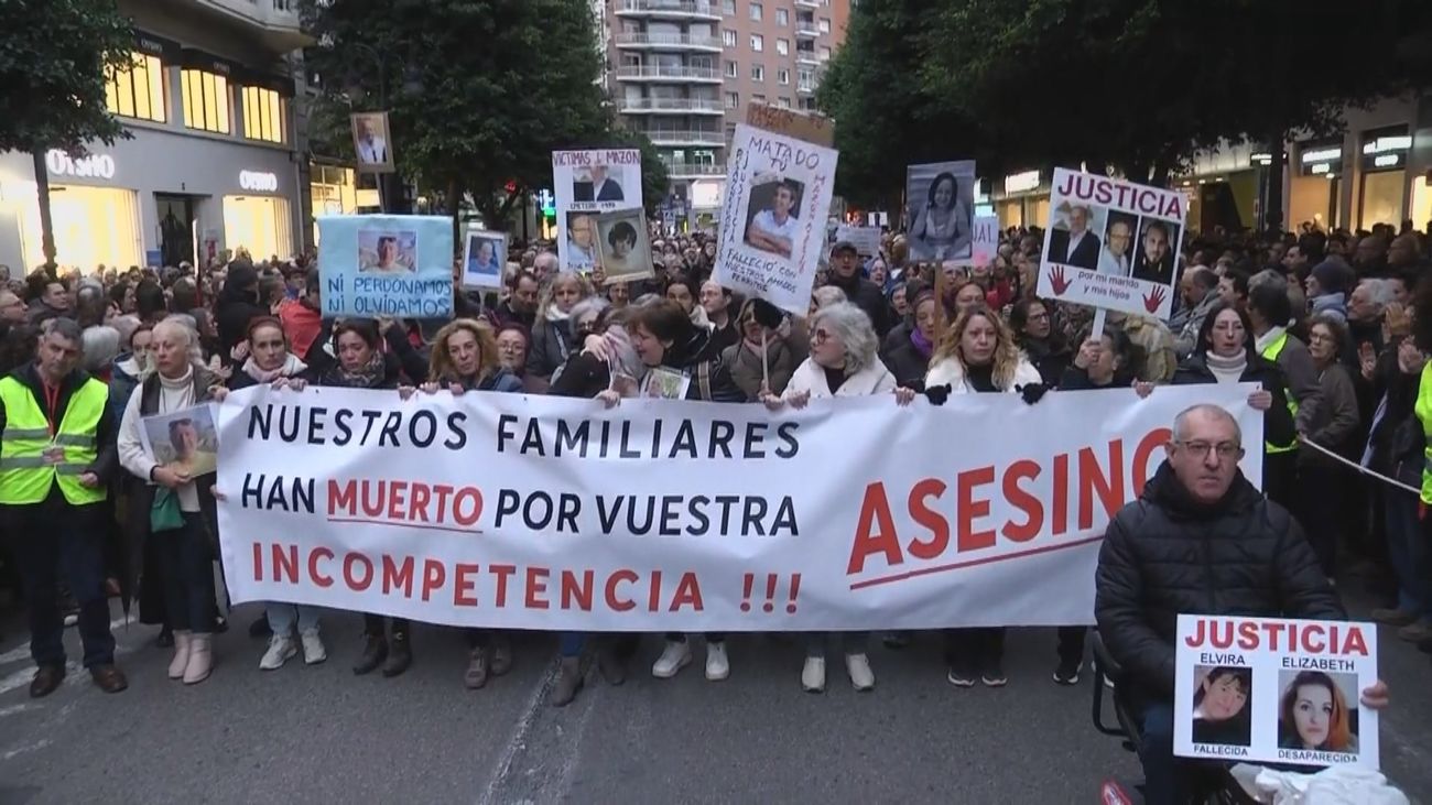 Una nueva manifestación exige la "inexcusable" dimisión de Mazón cuatro meses después de la DANA