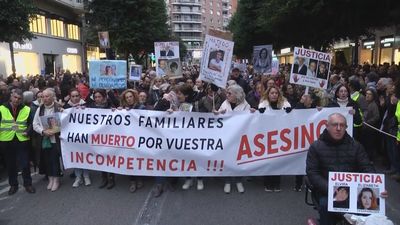 Una nueva manifestación exige la "inexcusable" dimisión de Mazón cuatro meses después de la DANA