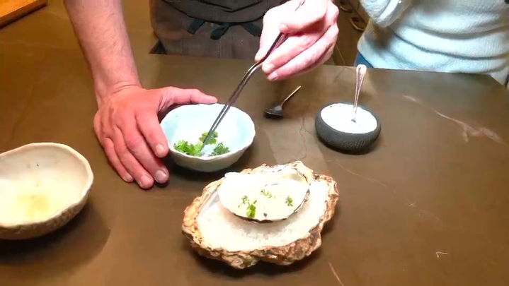 Ostras con 'malas hierbas' / redacción