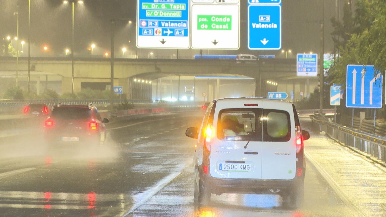 Noche intensa de lluvia en Madrid, se esperan más precipitaciones por la tarde