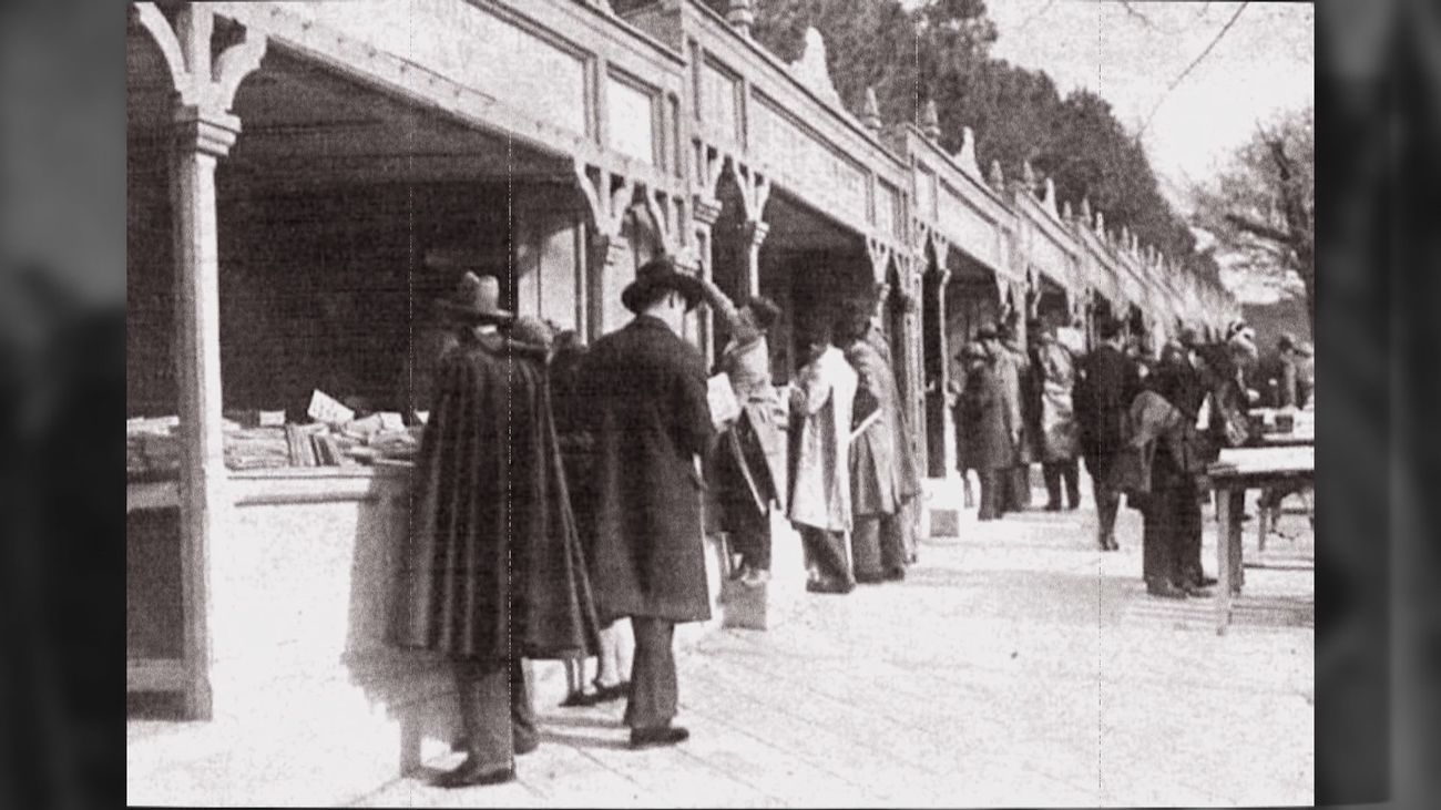 La Cuesta de Moyano celebra 100 años como el corazón literario de Madrid