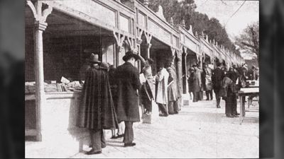 La Cuesta de Moyano celebra 100 años como el corazón literario de Madrid
