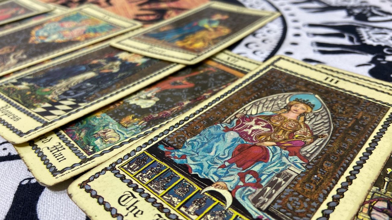 Más de 70 expositores participan en la 33ª Feria Esotérica de Madrid, en la estación de Chamartín