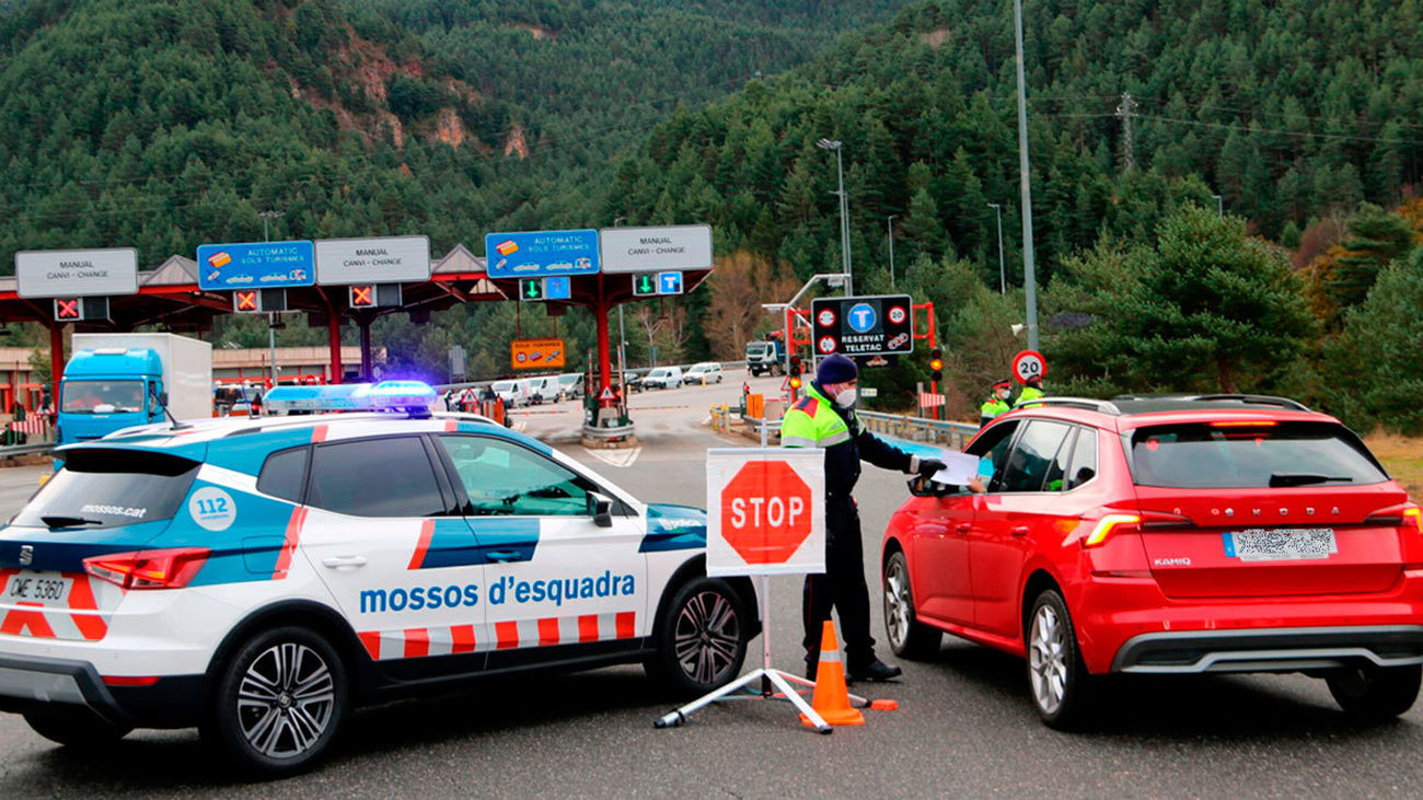 El Gobierno defiende su cesión de inmigración a Cataluña mientras Podemos habla de "racismo institucional"