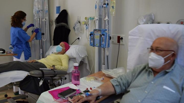 El hospital Infanta Sofía receta deporte a pacientes con cáncer para que recuperen la fuerza