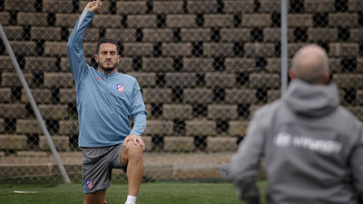 Azpilicueta ya se entrena con el grupo y Koke avanza en su recuperación