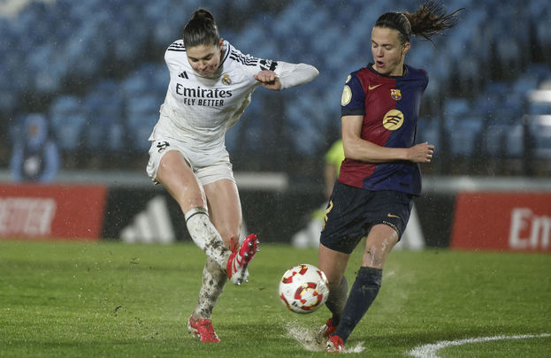 Real Madrid femenino ante el Barcelona / EFE