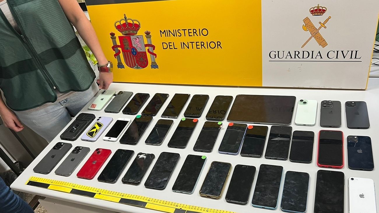 Detenido en Valdemoro el trabajador de un gran almacén y su compinche por robar móviles y venderlos