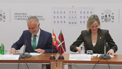 País Vasco asume las competencias de permisos de trabajo para extranjeros y de Meteorología