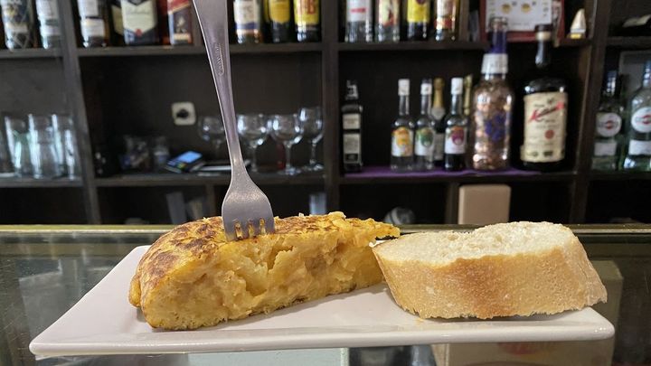 Pincho de tortilla / AYTO FUENLABRADA
