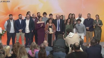 Ayuso entrega los 'Reconocimientos 8 de Marzo': "Hoy celebramos que nos gusta ser mujeres y el mundo nos necesita"