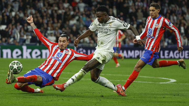 Vinicius ante el Atlético de Madrid / EFE