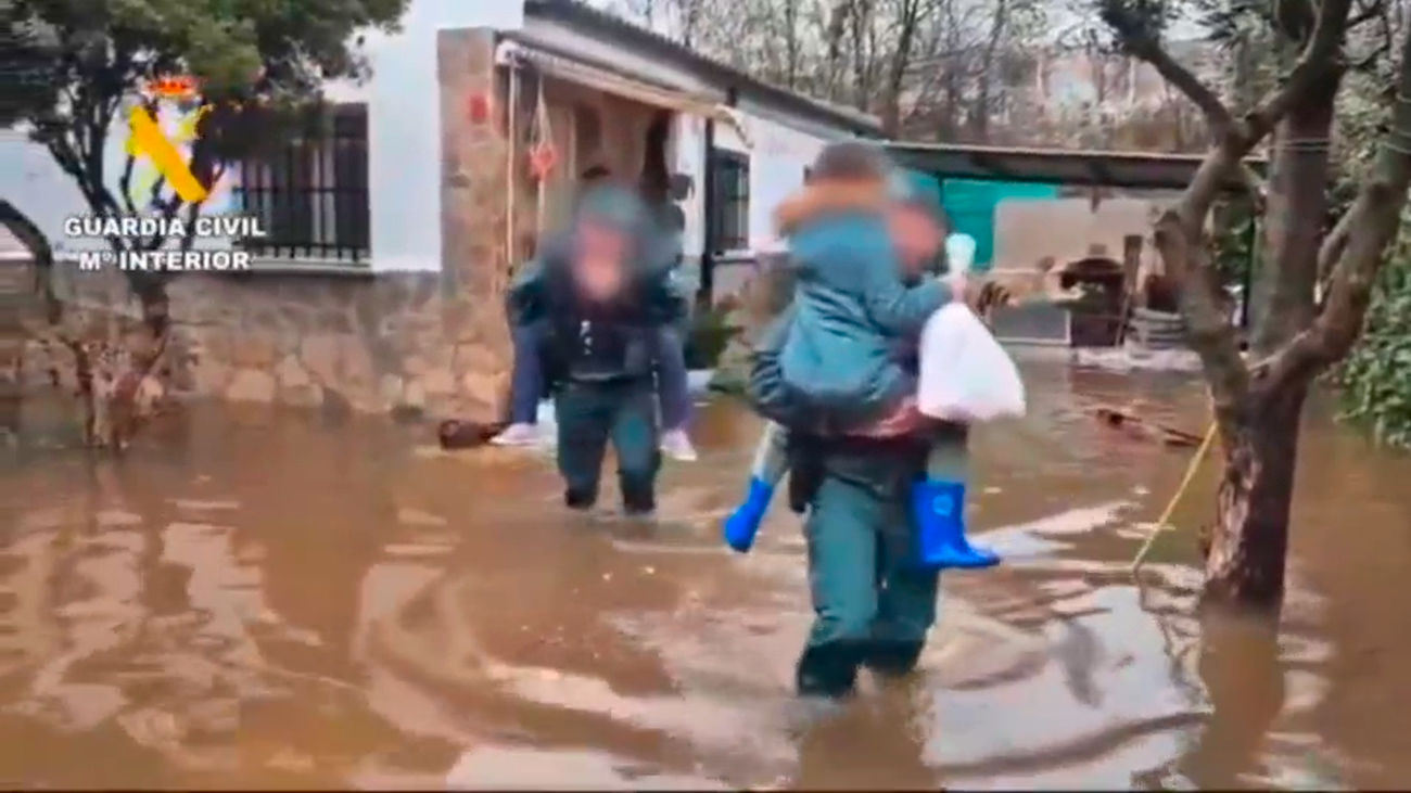 Tres vecinos realojados en Galapagar por el desbordamiento del río  Guadarrama