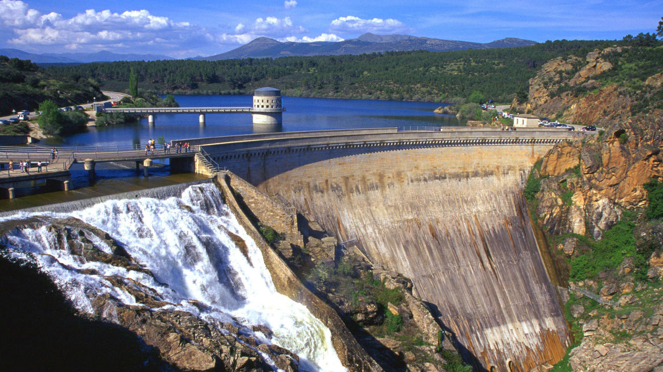 La Comunidad de Madrid reactiva su plan contra inundaciones y desembalsa agua en 11 presas
