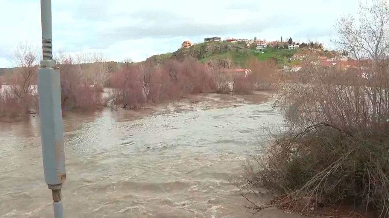 El Jarama cruza Titulcia con 4 metros de altura en su cauce