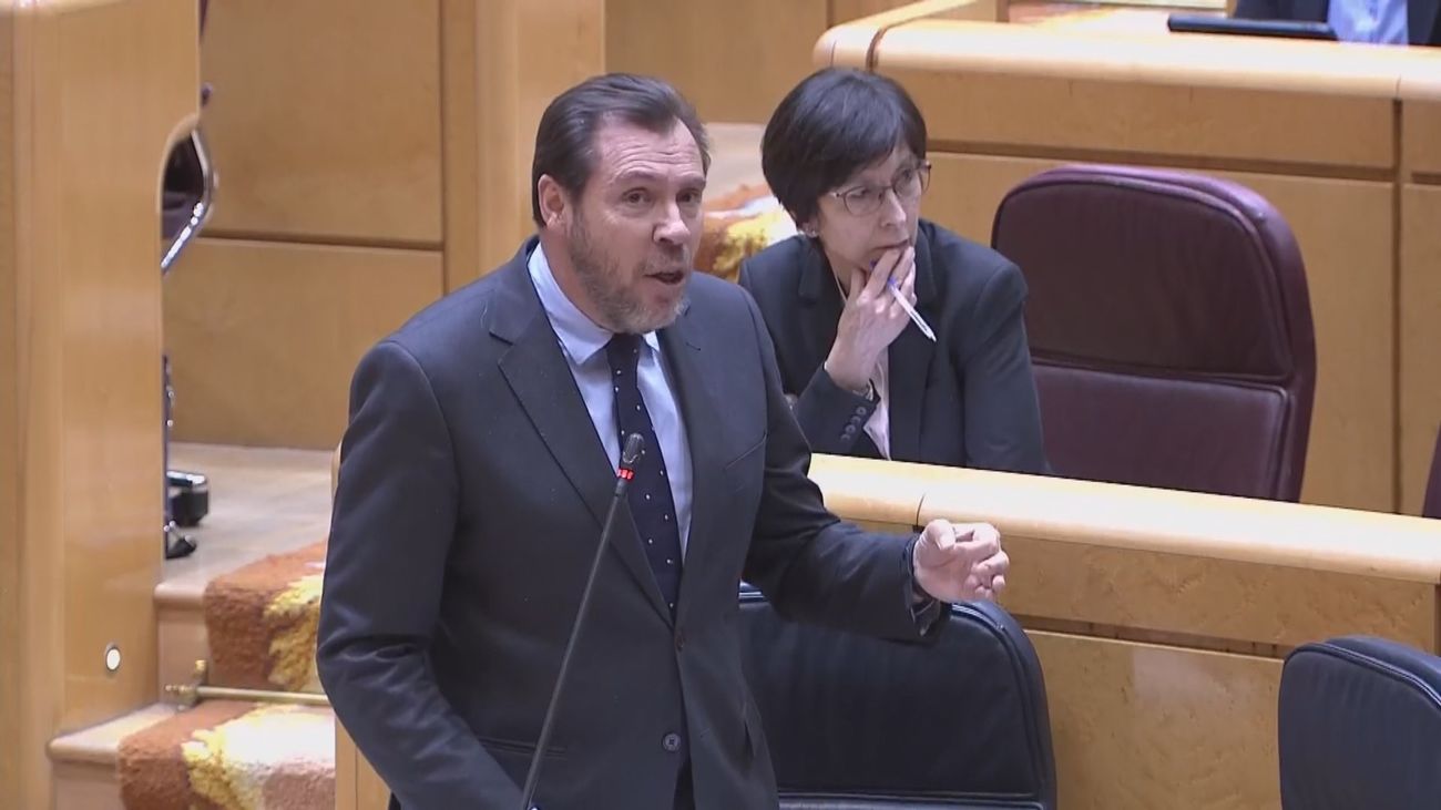 Puente tacha de "indecente" al PP por frivolizar sobre la contratación de "señoritas de compañía" en empresas públicas