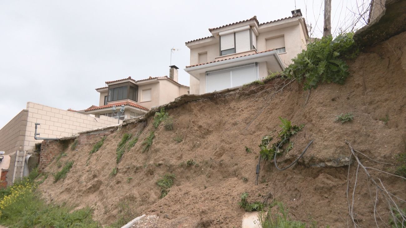 Jardín en ruinas: las lluvias agravan el drama de unos vecinos en Batres