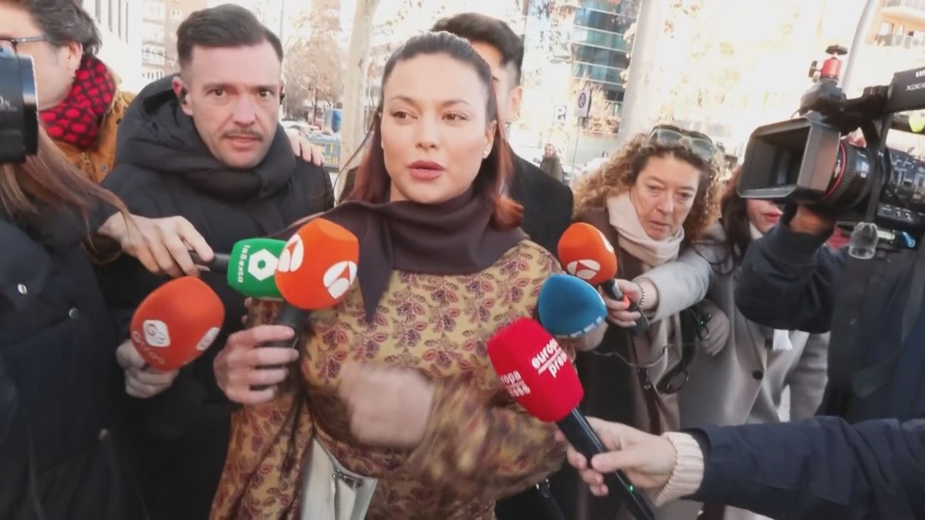 La actriz Elisa Mouliáa a la salida de los juzgados