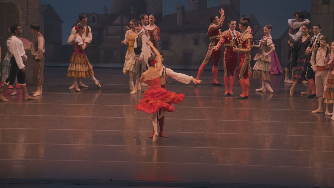 Conocemos las bambalinas de la Compañía Nacional de Danza compuesto por artistas y atletas