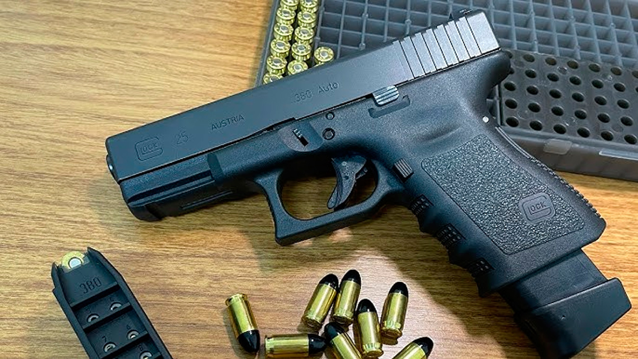 Pistola Glock 25 con munición