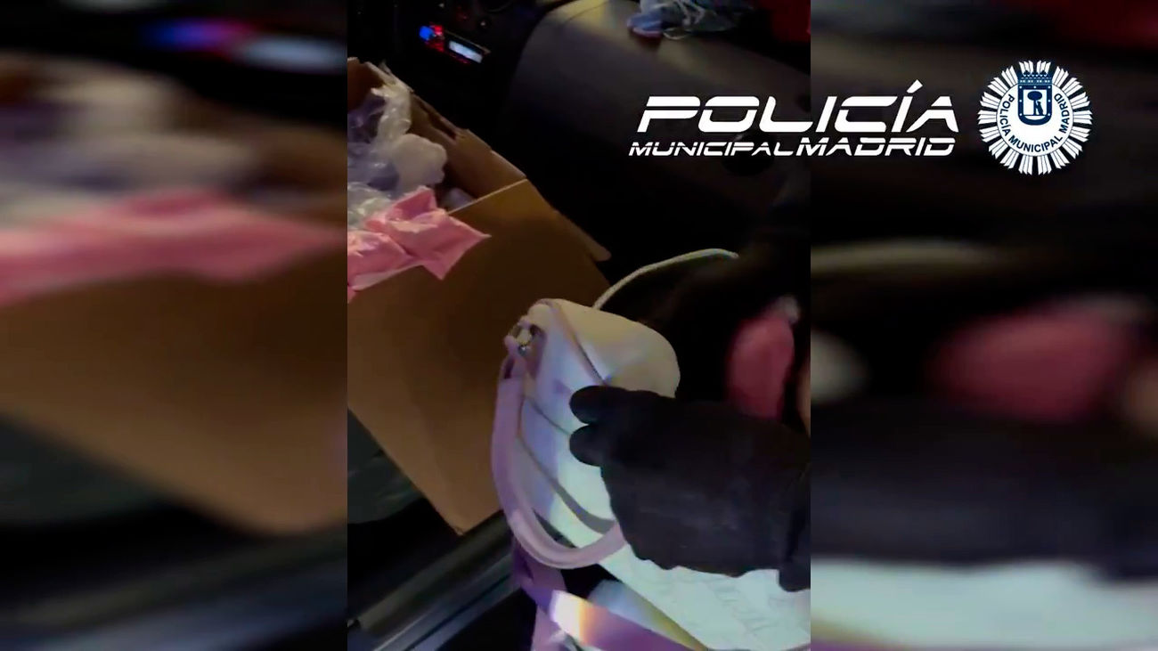 Detienen a dos personas con un kilo de 'tusi' escondido en un coche en el distrito de Salamanca