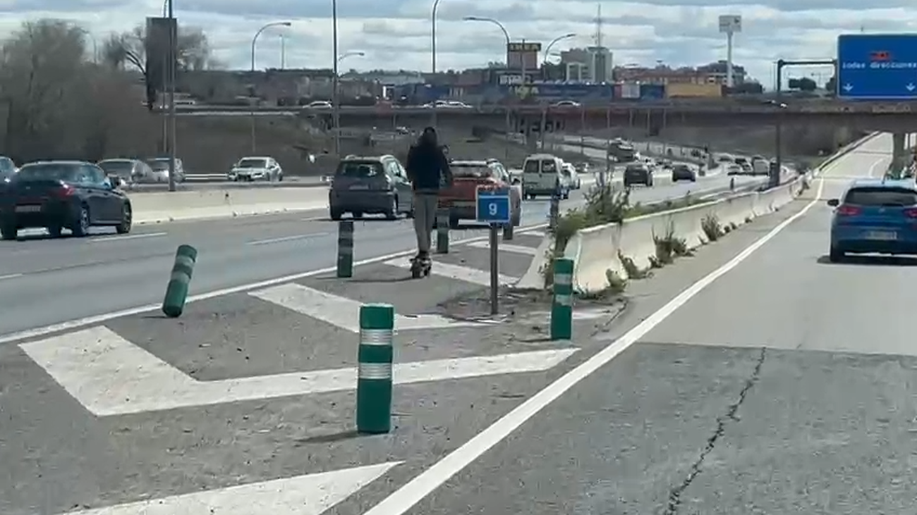 Imprudencia temeraria: en patinete eléctrico por la autovía de Valencia
