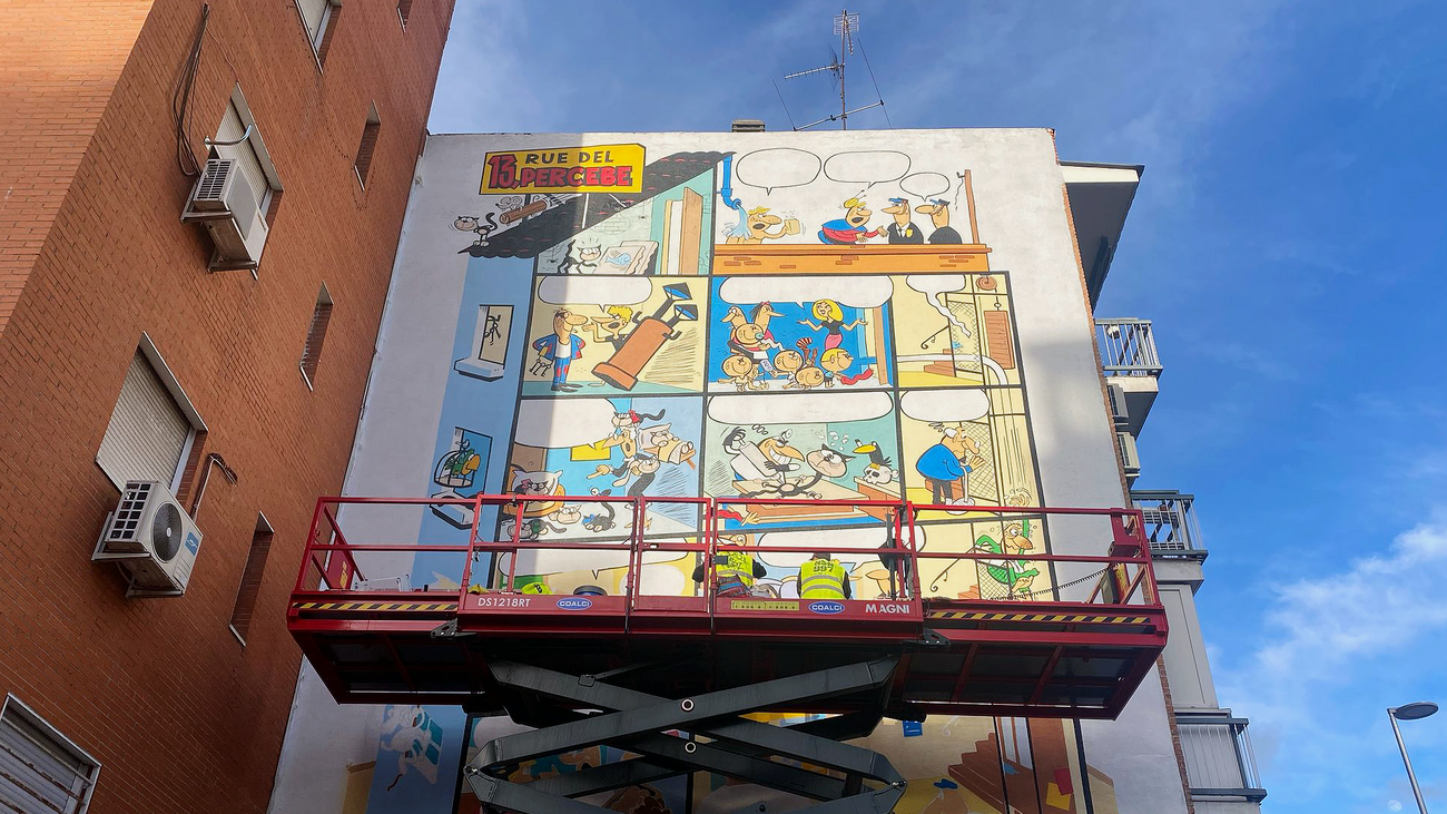 El mural de ‘13, Rue del Percebe’ ya está terminado y hemos podido hablar con sus dibujantes y la hija del mismo Ibáñez