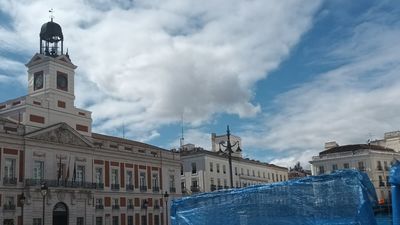 La Puerta de Sol se prepara ya para instalar toldos  de sombra con los que combatir el calor este verano