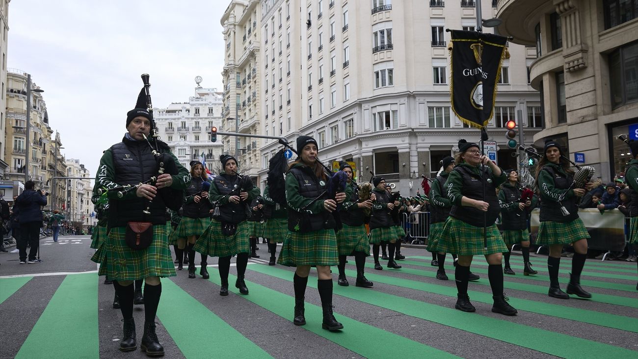 600 gaiteros y 1.000 participantes hacen de Madrid la 'capital' de Irlanda por San Patricio