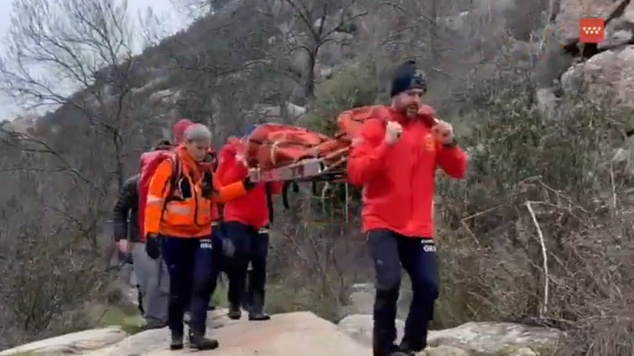 El GERA rescata en la sierra de Madrid a un alpinista y una senderista con heridas leves