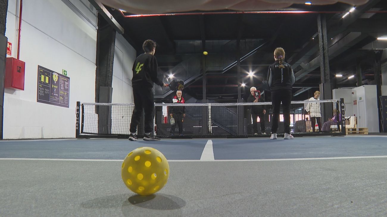 Pickleball, el deporte de moda en EEUU que ya engancha a muchos madrileños