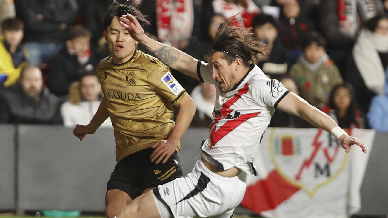 El Pacha Espino chuta ante el realista Kubo