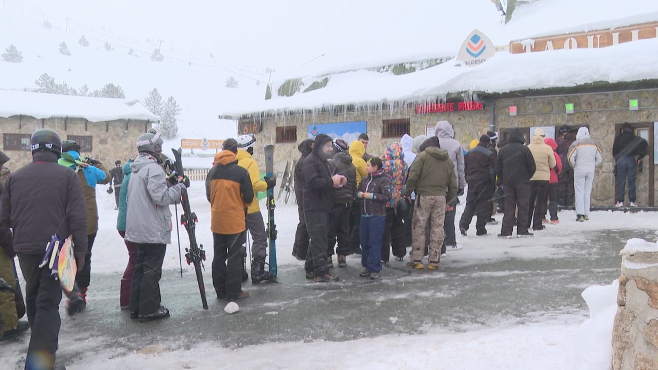 Valdesquí bate récord de nieve acumulada en España