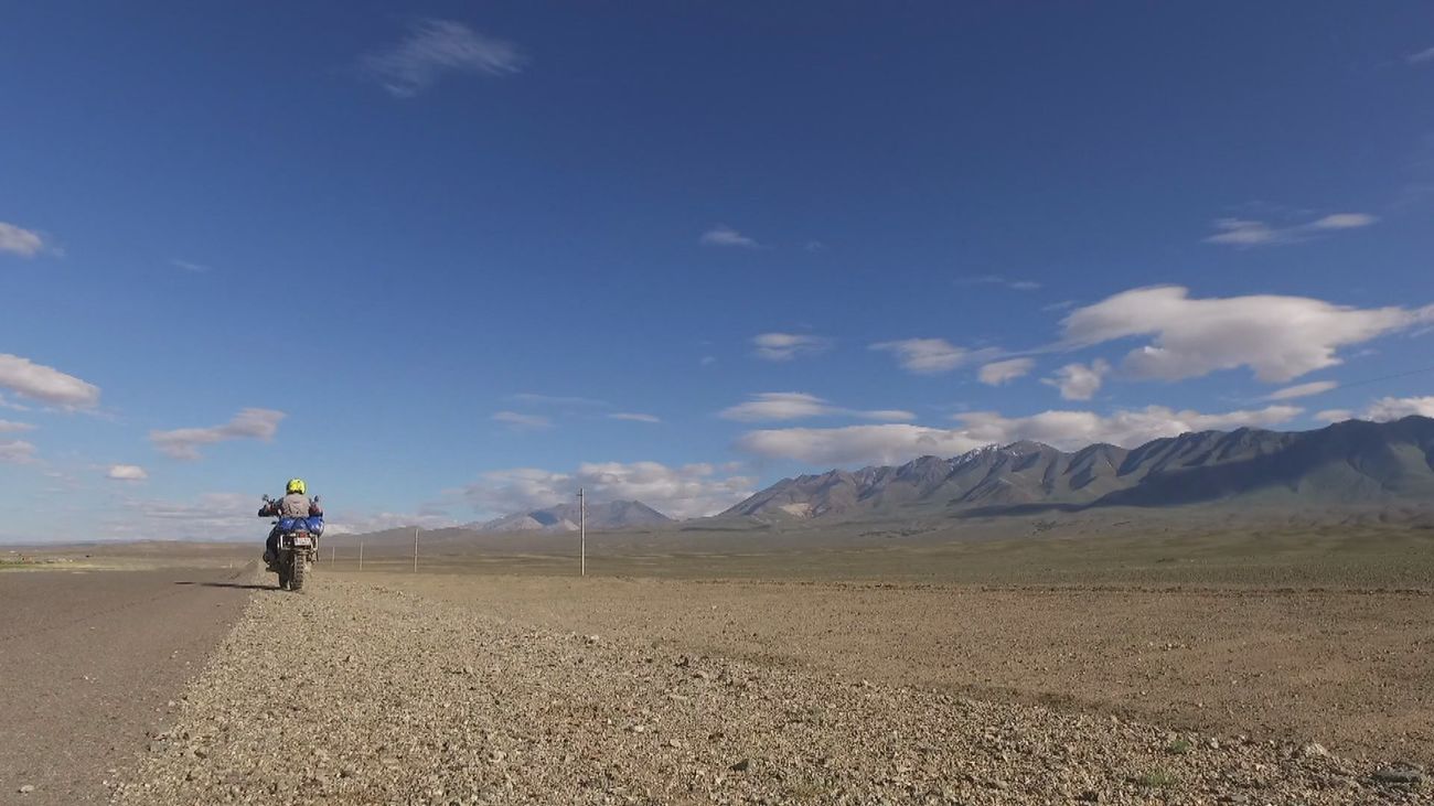 Las rectas de Mongolia entre animales y estupas del budismo