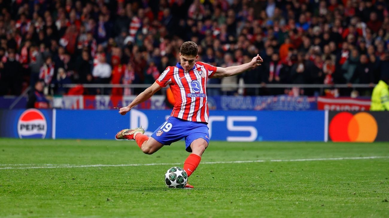 Julián Alvarez no se olvida del penalti: “Lo vi un millón de veces… Podemos tener dudas”