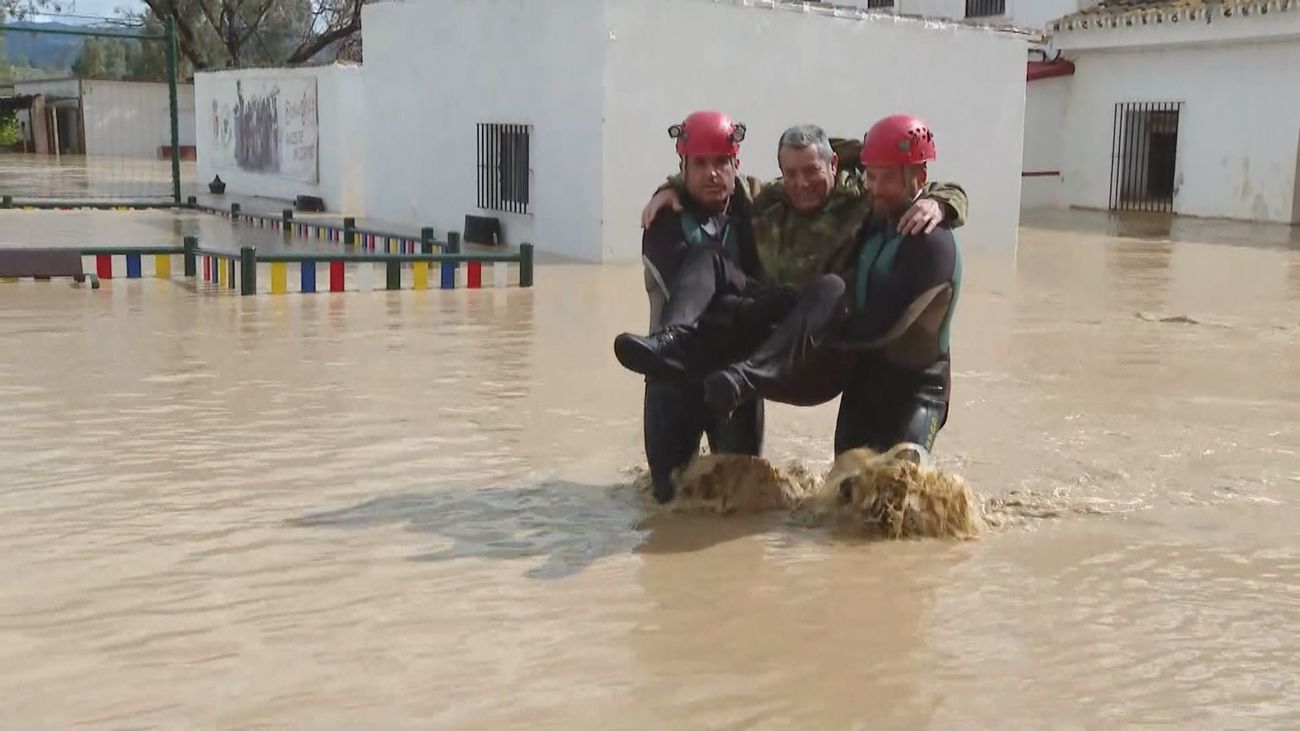 Calles inundadas, carreteras cortadas, desalojos... la borrasca Laurence azota con fuerza Andalucía y Murcia