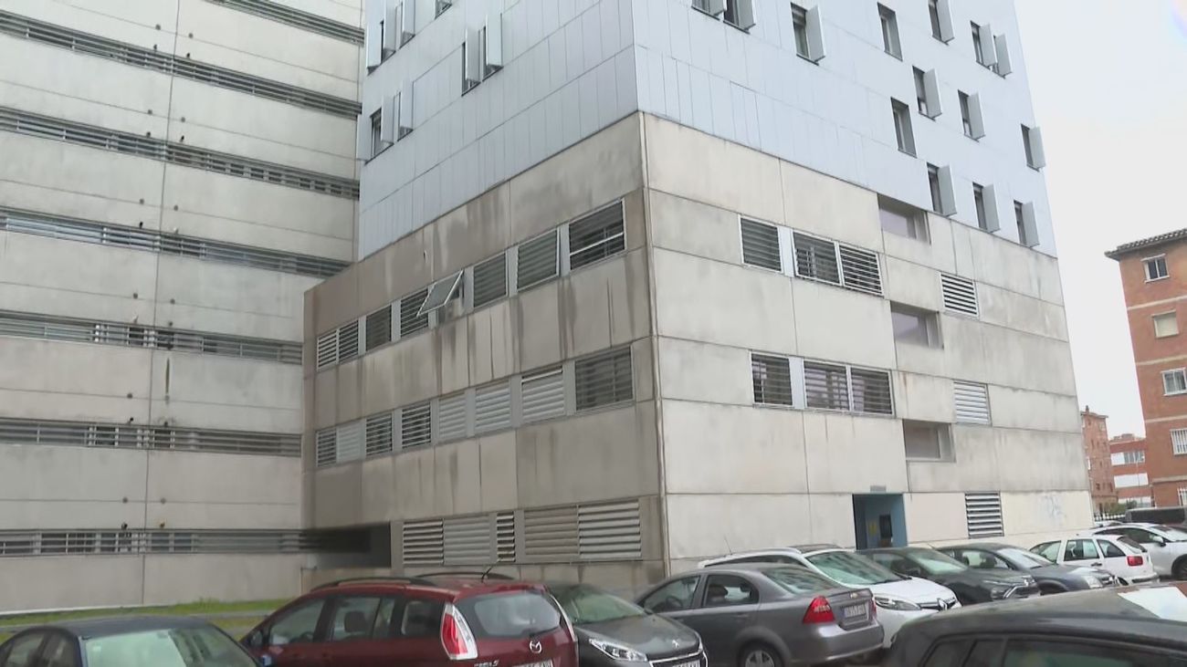 El incendio de un transformador en un bloque de viviendas de Aluche deja sin luz a sus vecinos