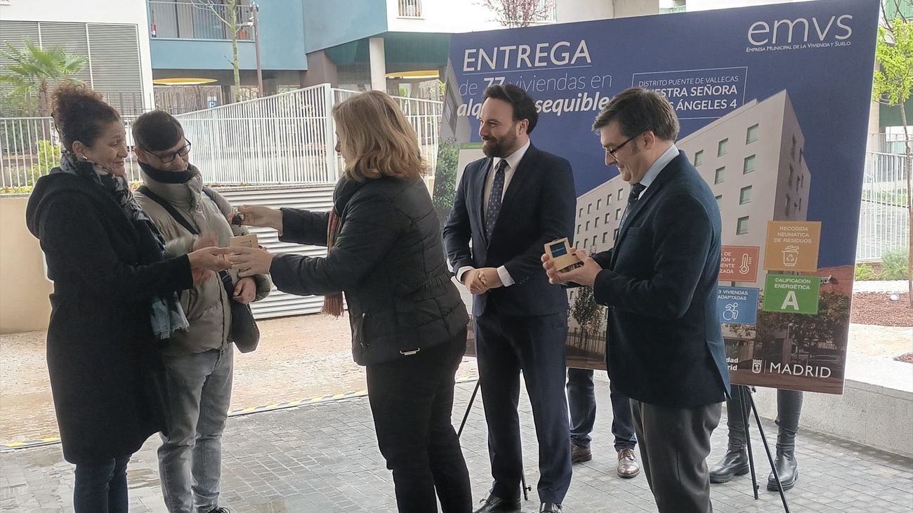 Madrid entrega 77 nuevas viviendas de alquiler asequible en el ecobarrio de Vallecas