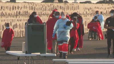 Madrid responde al Gobierno: "No seremos cómplices de la política inmigratoria de Sánchez"