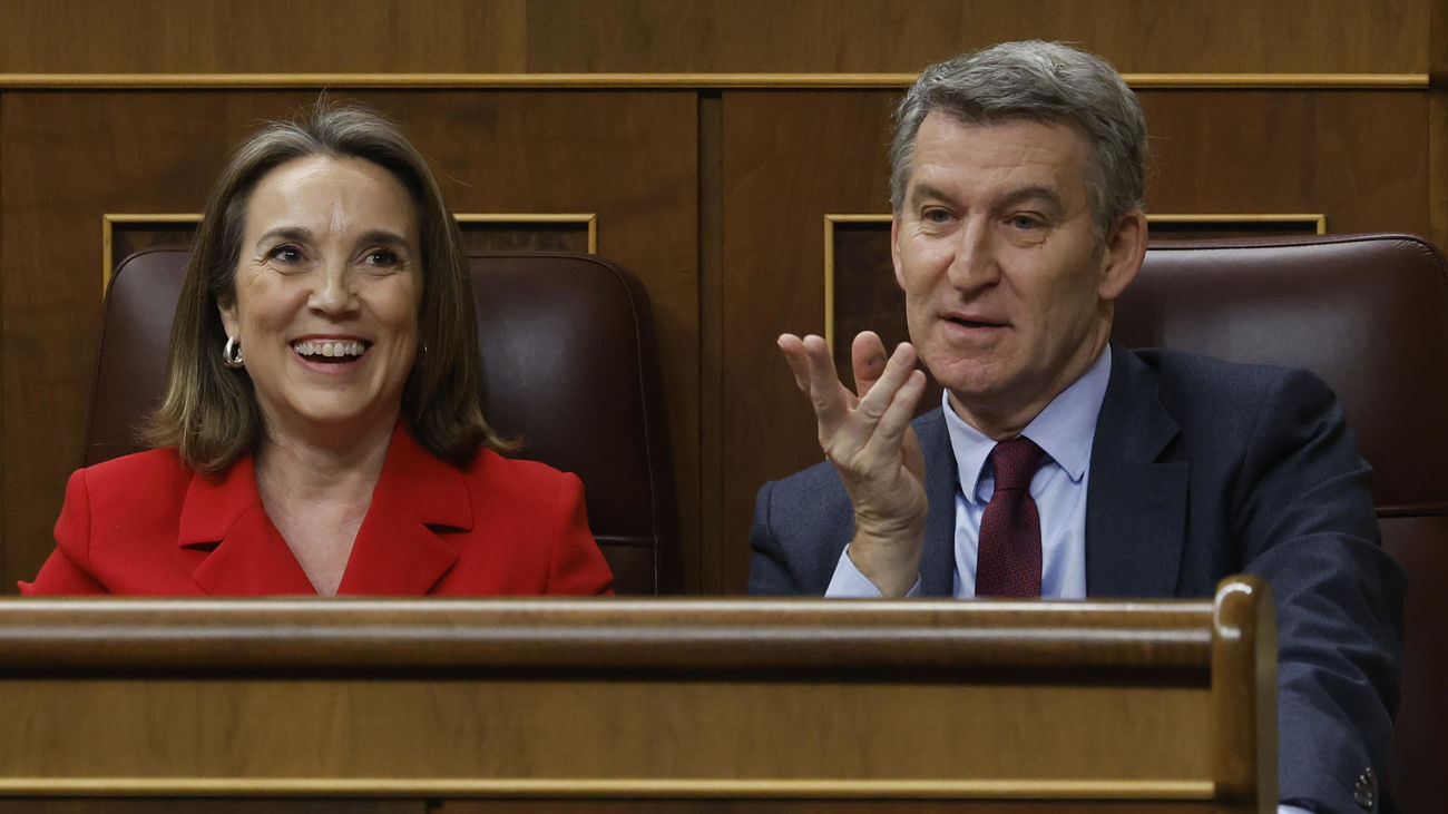 Feijóo acusa a Sánchez de usar Telefónica para "extorsionar" a los medios