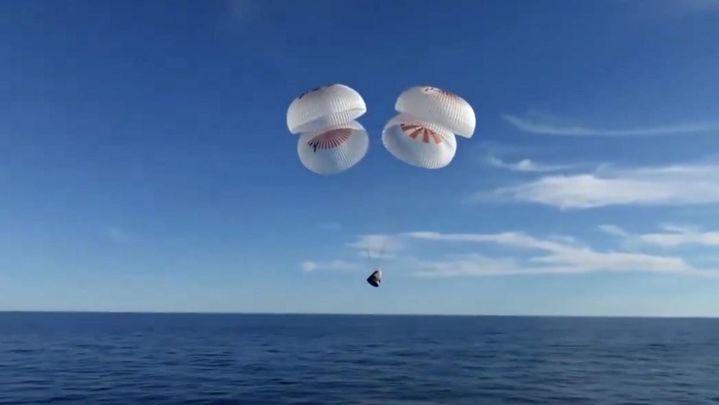 La Dragon de SpaceX a punto de amerizar / NASA