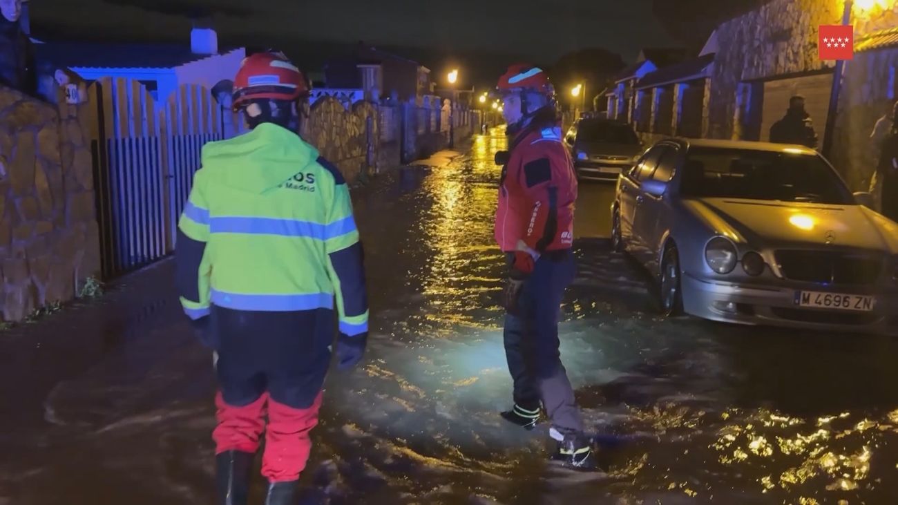 Las crecidas de los ríos madrileños provocan evacuaciones y el rescate de personas atrapadas