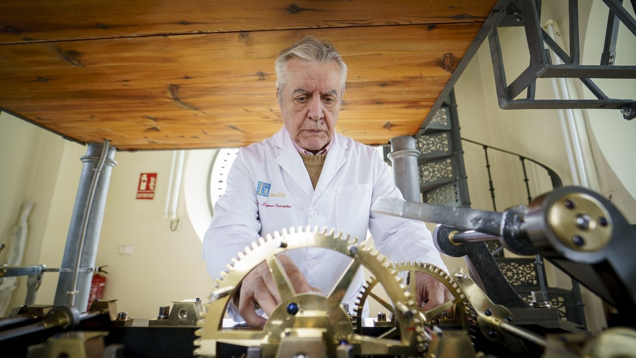 El reloj de la Puerta del Sol se somete a una revisión total