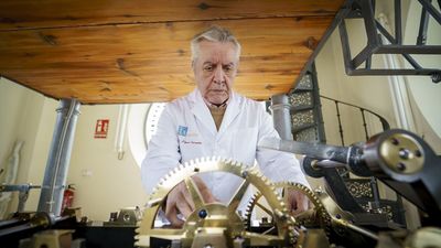 El reloj de la Puerta del Sol se somete a una revisión total