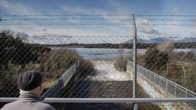 La presa de Valmayor desembalsa para recibir nuevas aportaciones y regular el río Aulencia