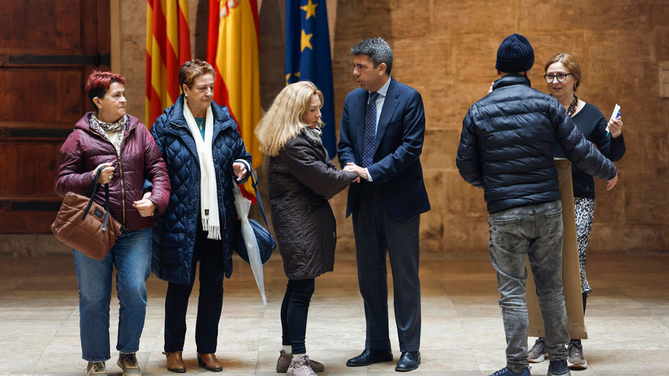 Mazón se reúne con varias víctimas de la DANA y se compromete a escuchar a más